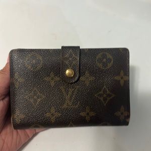 Louis Vuitton kisslock wallet